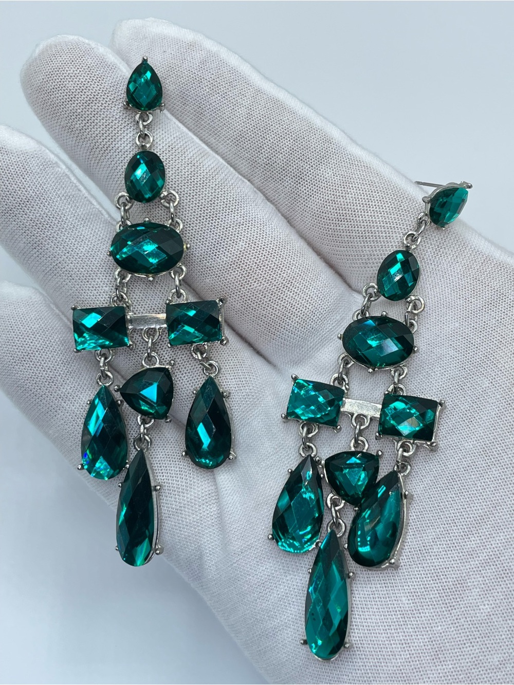 Avon Emerald Green Faceted Chandelier Statement Earrings Silver Tone